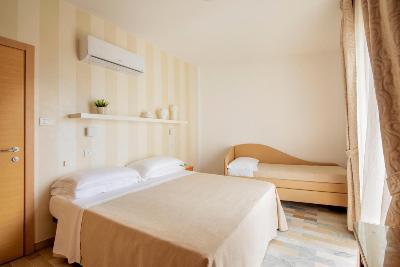 Hotel Bernard San Benedetto del Tronto Bagian luar foto