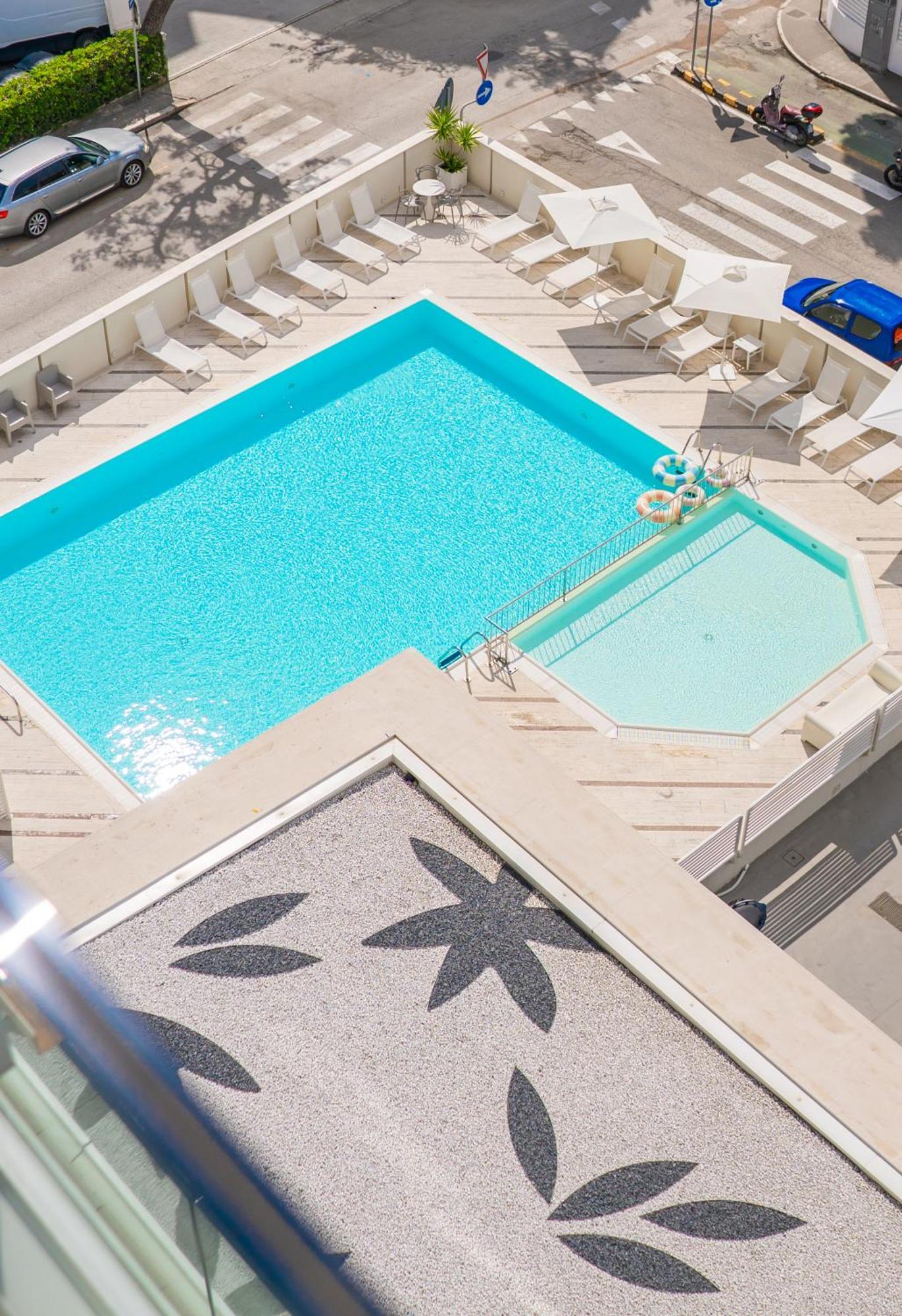 Hotel Bernard San Benedetto del Tronto Bagian luar foto