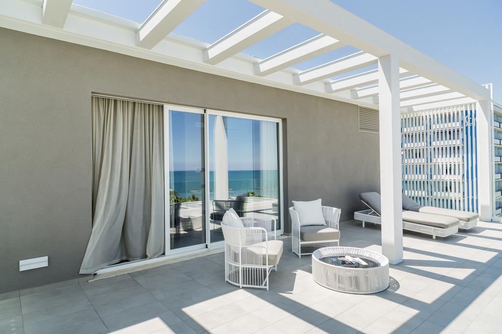 Hotel Bernard San Benedetto del Tronto Bagian luar foto