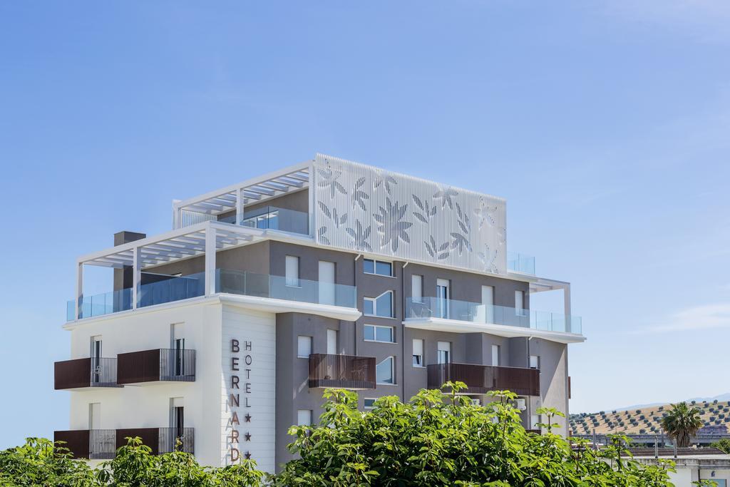 Hotel Bernard San Benedetto del Tronto Bagian luar foto