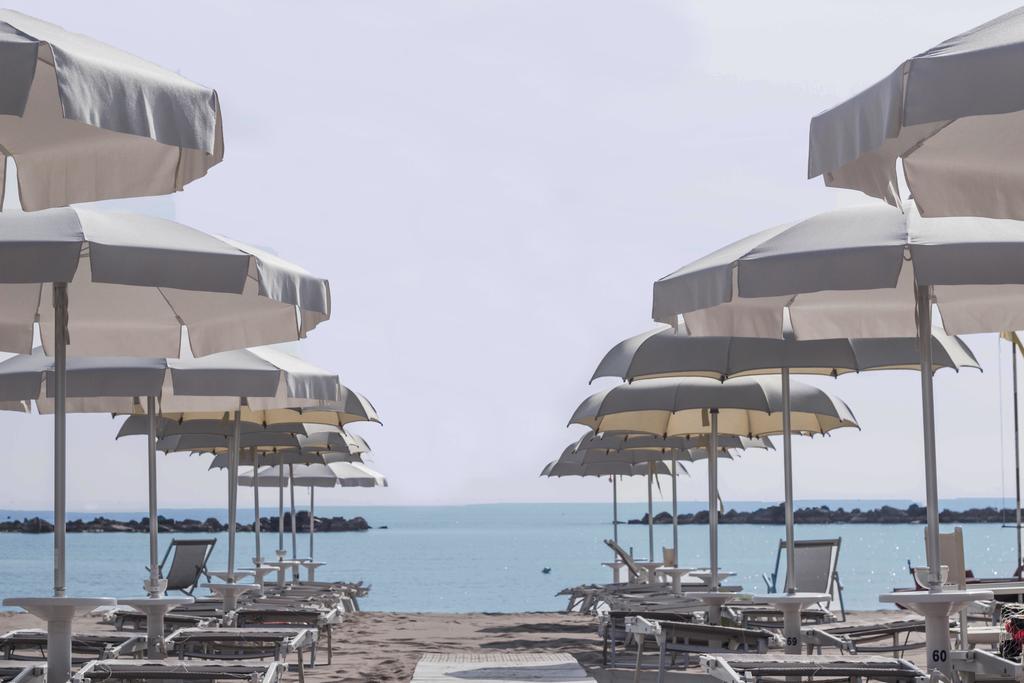 Hotel Bernard San Benedetto del Tronto Bagian luar foto