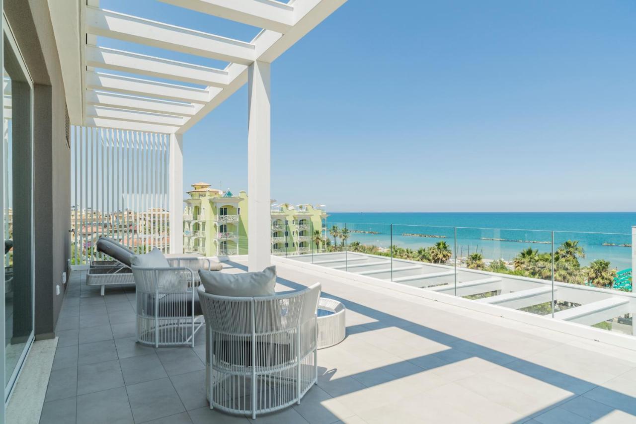 Hotel Bernard San Benedetto del Tronto Bagian luar foto