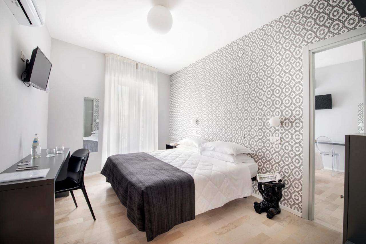Hotel Bernard San Benedetto del Tronto Bagian luar foto