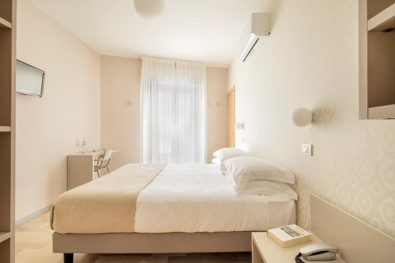Hotel Bernard San Benedetto del Tronto Bagian luar foto