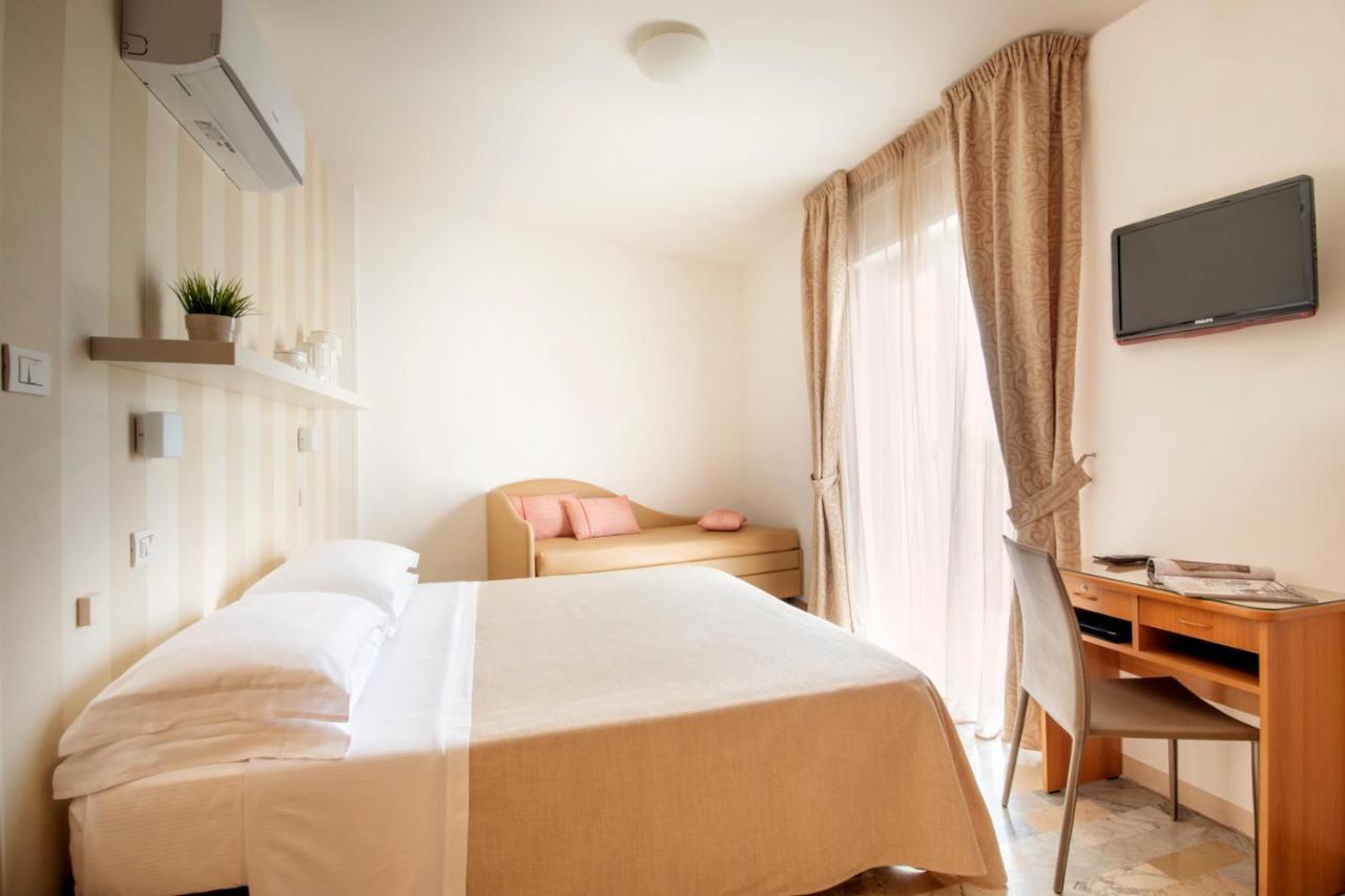 Hotel Bernard San Benedetto del Tronto Bagian luar foto