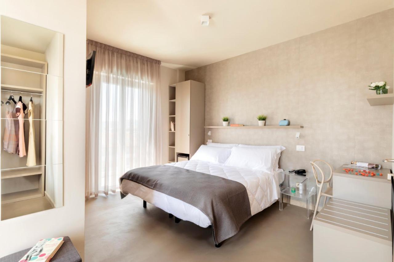 Hotel Bernard San Benedetto del Tronto Bagian luar foto